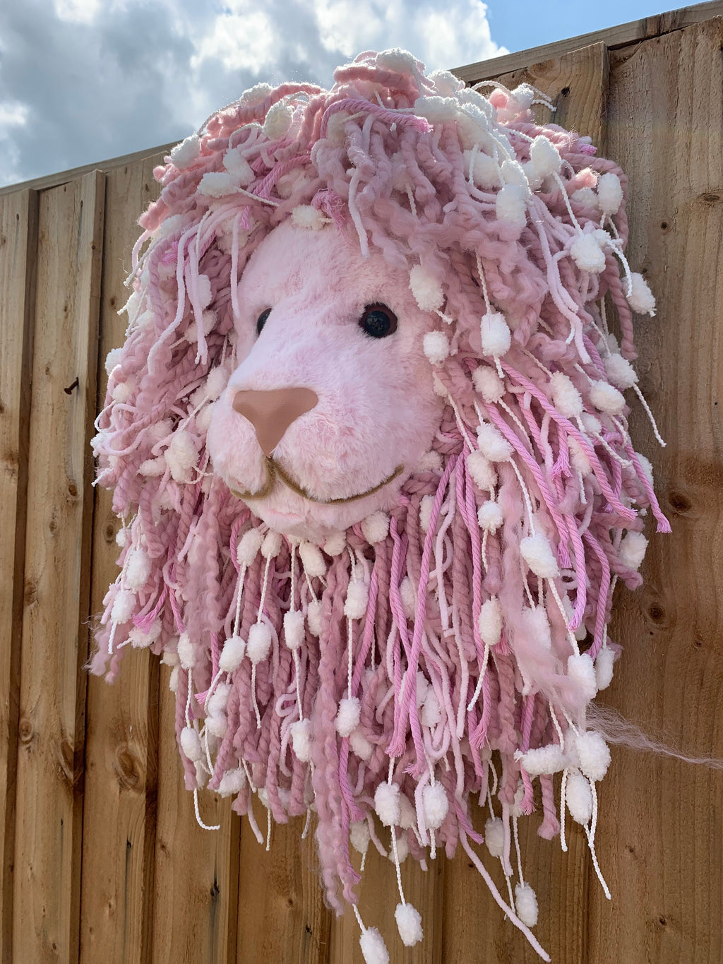 Baby Pink Lion Head, girls bedroom Gift boxed GORGEOUS Animal head