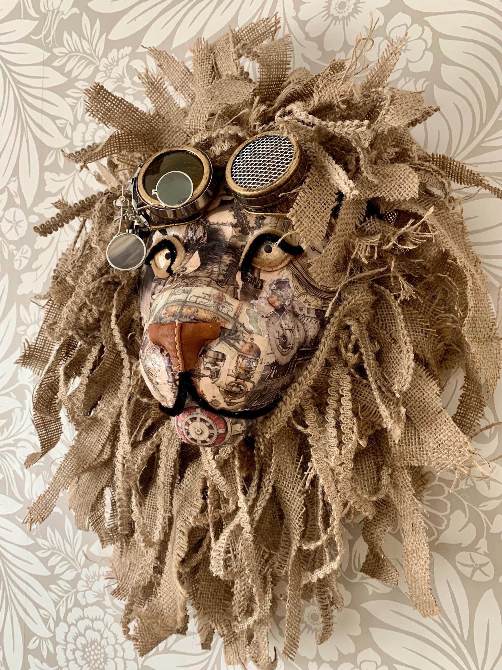 Hessian the steampunk Lion head Beautiful Christmas present wall art unusual art gift decoration amazing vintage goggles