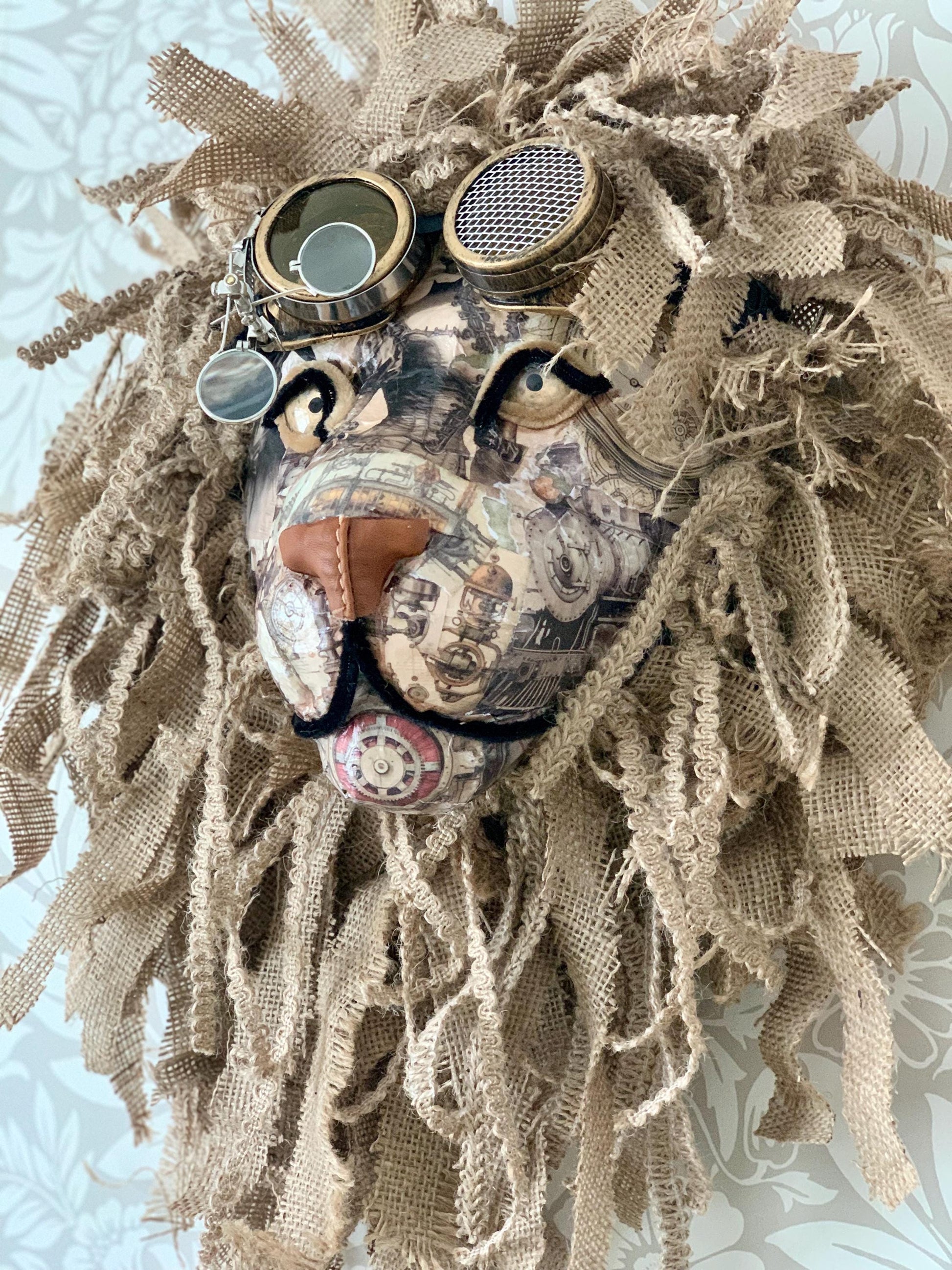 Hessian the steampunk Lion head Beautiful Christmas present wall art unusual art gift decoration amazing vintage goggles