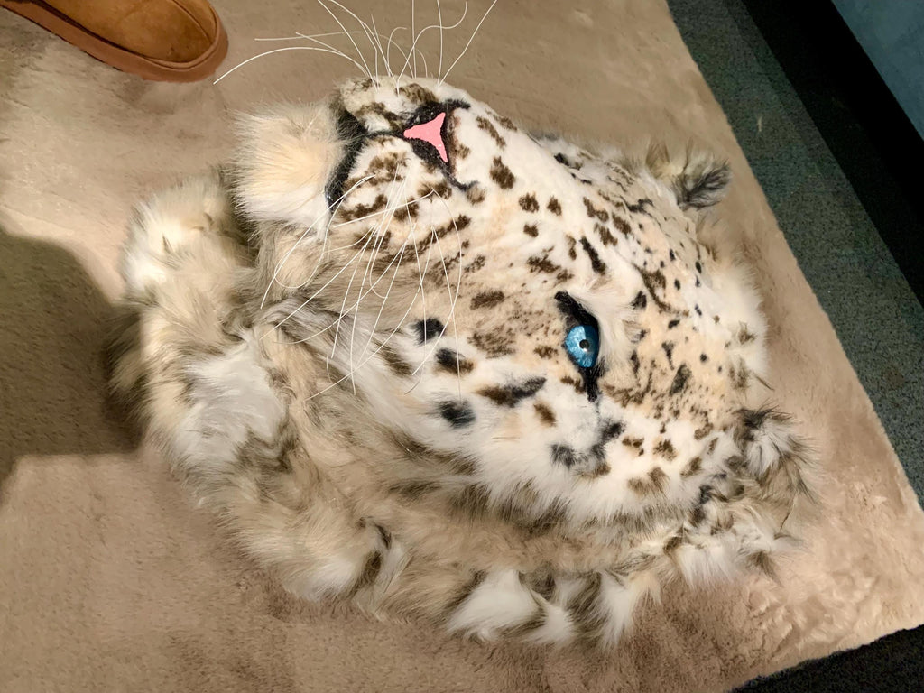 Snow leopard Handmade with beautiful faux high quality fur, realistic handmade eyes he’s 2ft x 2ft wall art faux taxidermy